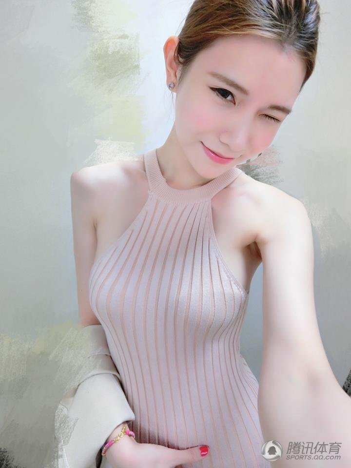 高清：台湾软妹秀瑜伽走红 网友：想当陪练