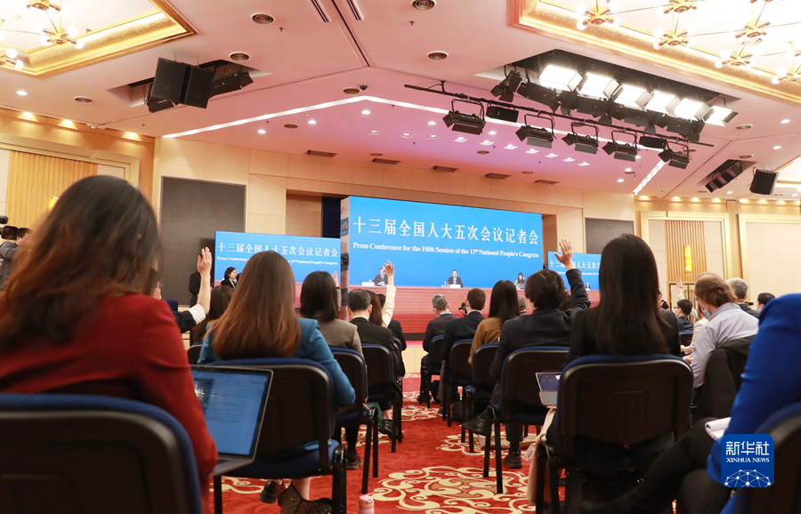 李克强总理出席记者会并回答中外记者提问_fororder_11