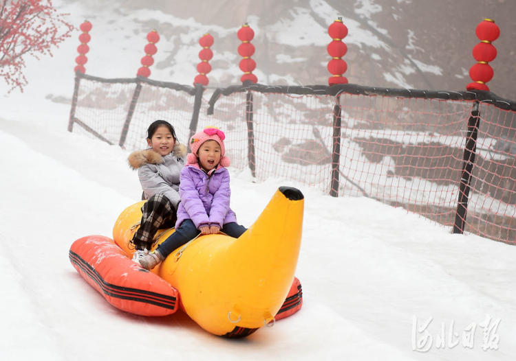 河北邢台：萌娃冰雪乐