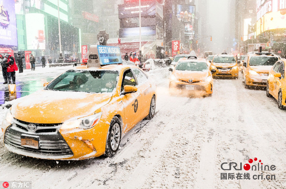 出租车在大雪中前行_fororder_CqgNOlpO1AGAGiVjAAAAAAAAAAA254.950x627