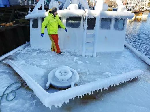 美国东北至少16人因极端天气死亡_fororder_04