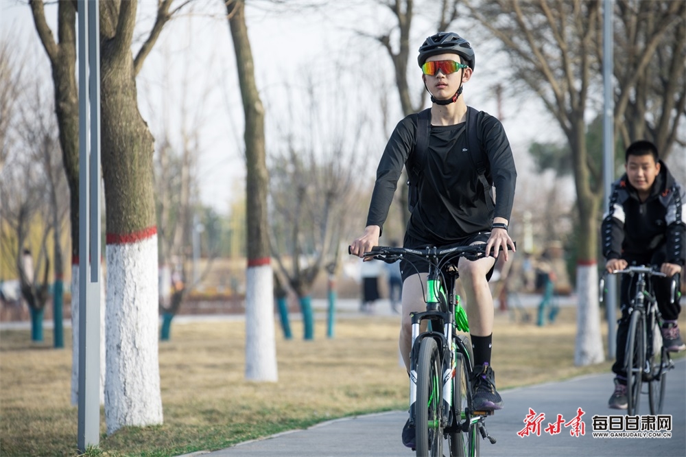 【焦點圖輪播+慶陽列表+移動端列表】西峰區：大地染春色 市民踏青忙