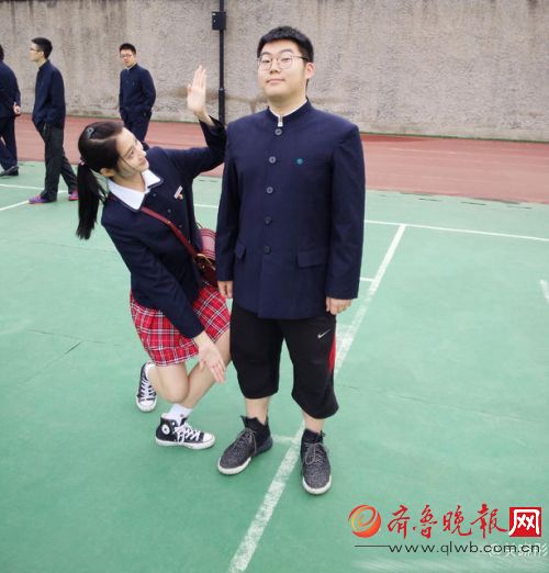 关晓彤晒毕业照颜值瞩目 揭秘关晓彤个人资料家庭背景