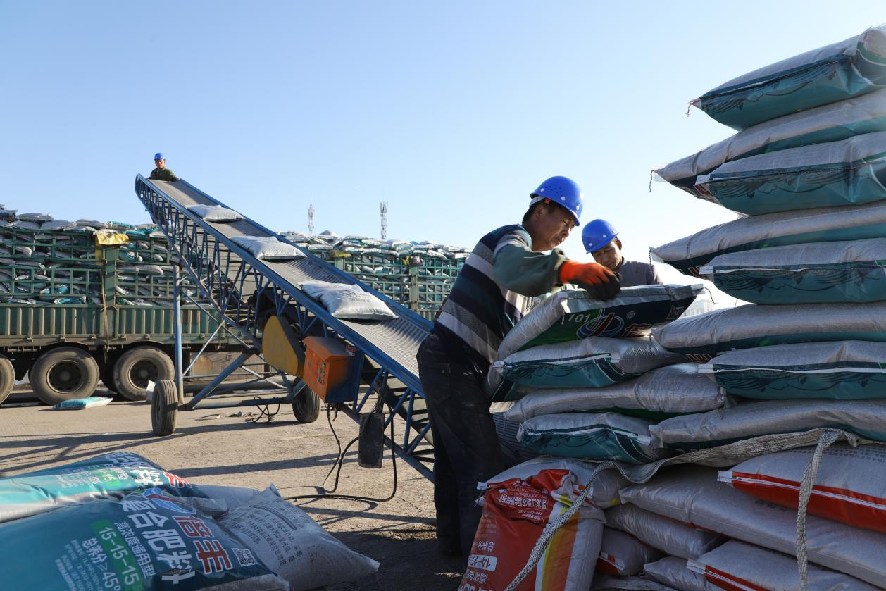 春耕備耕施足“倍豐肥” 奏響為農服務“三部曲”_fororder_圖片3