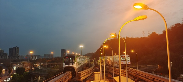 【原创】重庆轨道交通2号线新增8辆编组单轨列车_fororder_图片18