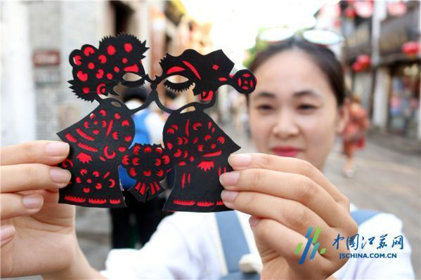 Meeting Suzhou in Suzhou Fans, Song Brocade and Paper-Cutting_fororder_11