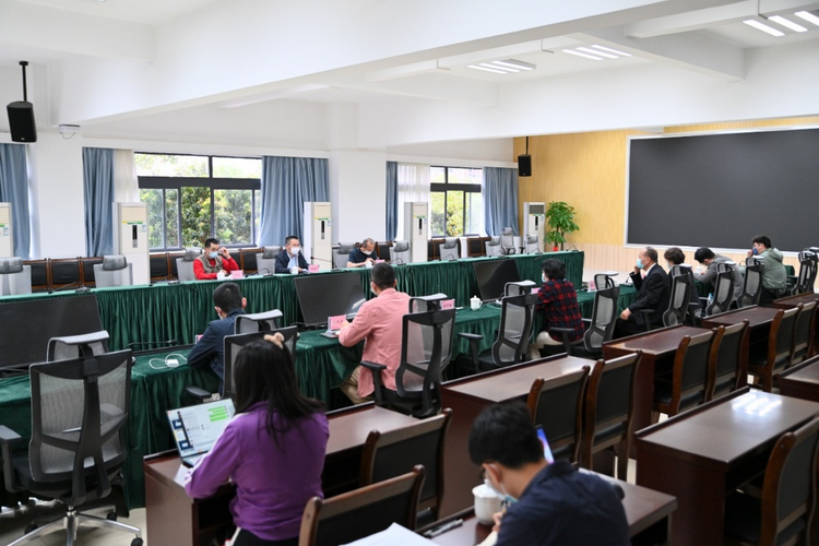 东莞市教育局副局长邓柏松一行莅临广州新华学院东莞校区检查疫情防控工作