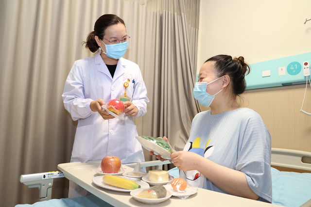 风雨兼程九十载 一片丹心献妇幼