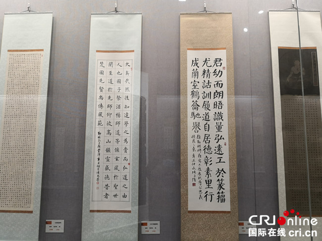 西安碑林海峡两岸临书展开幕_fororder_5