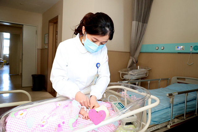 风雨兼程九十载 一片丹心献妇幼