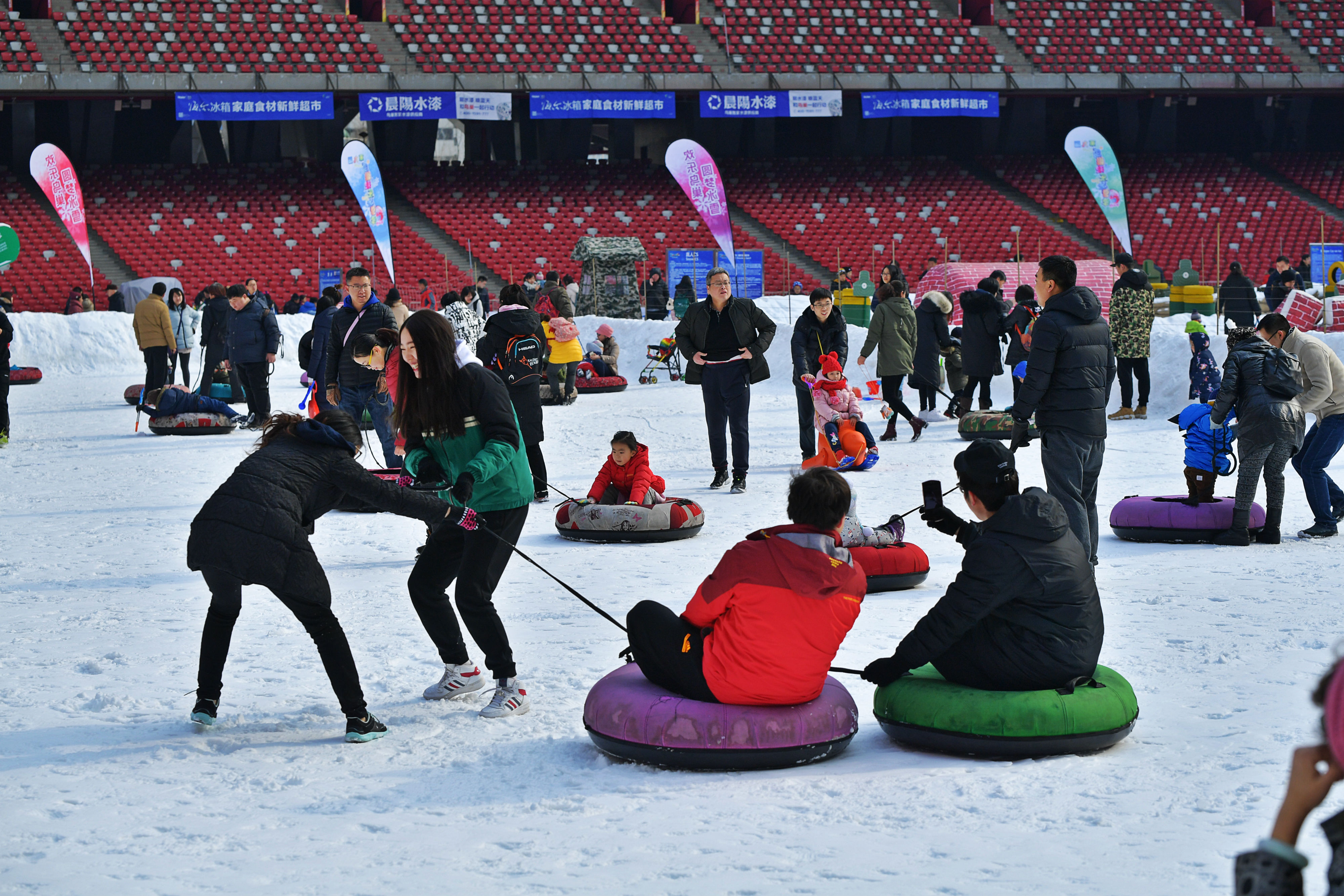 第九届鸟巢欢乐冰雪季全面开放 市区滑雪最佳选择