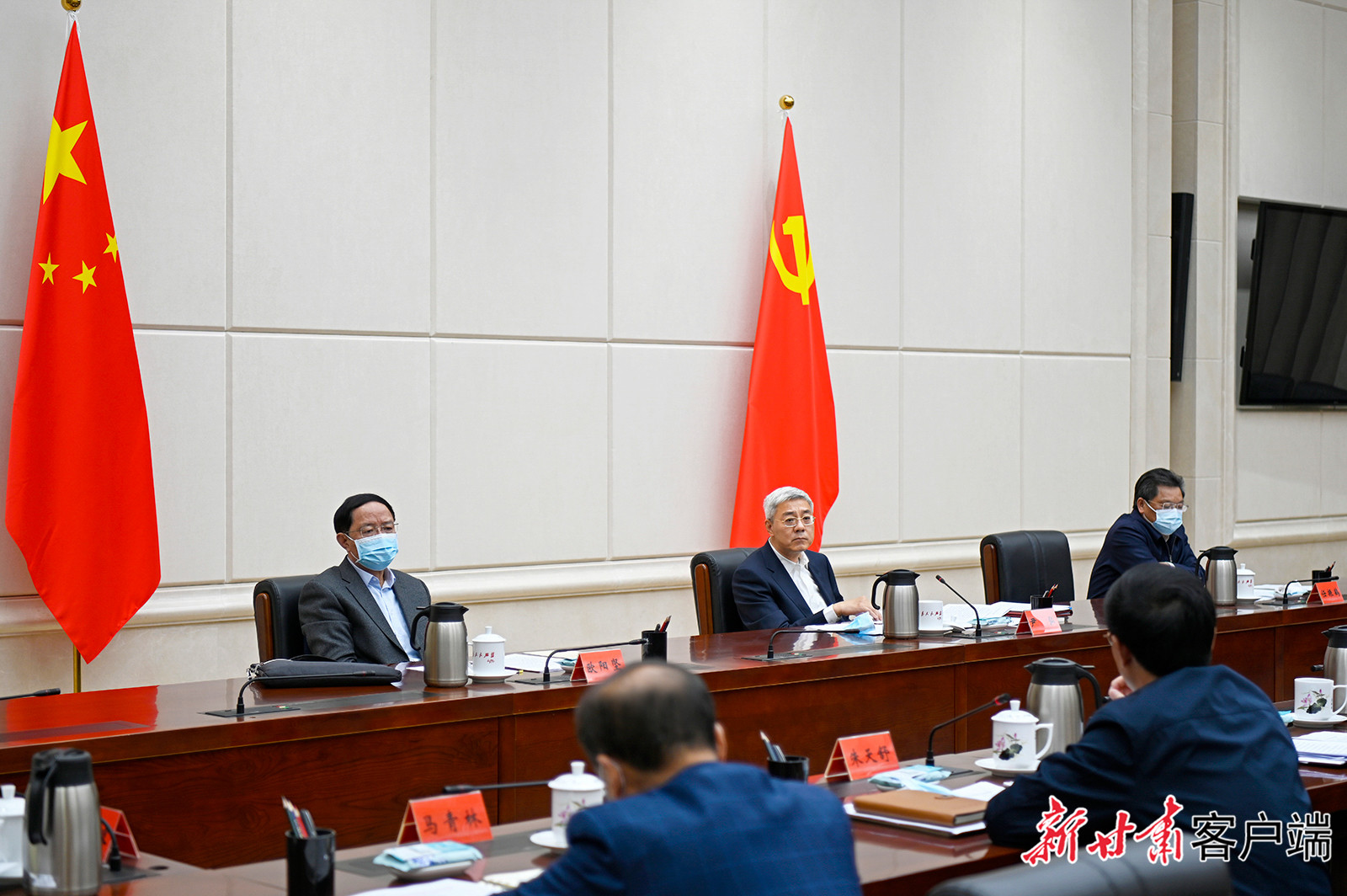 尹弘主持召开省委常委会会议：传达学习习近平总书记重要讲话精神，研究部署疫情防控等工作