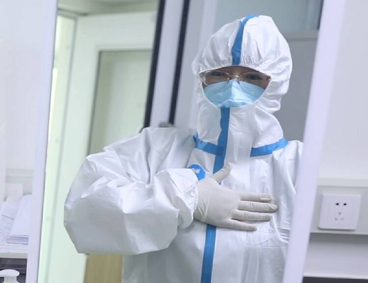 白晓卉生前战“疫”：以我所学、尽我全力、用心守护