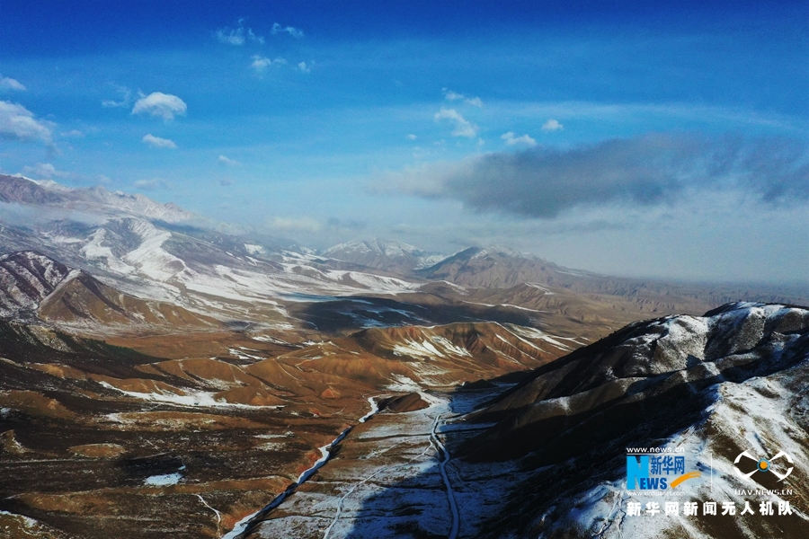 【“飛閱”中國】祁連山“浴”春雪 雲霧繚繞若仙境