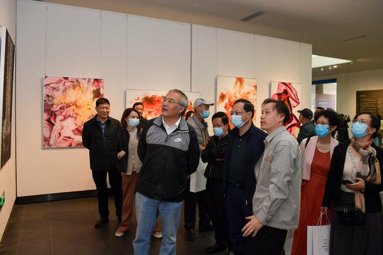 “有界/无界：杨安迪当代摄影新作展”在贵州美术馆开展-国际在线