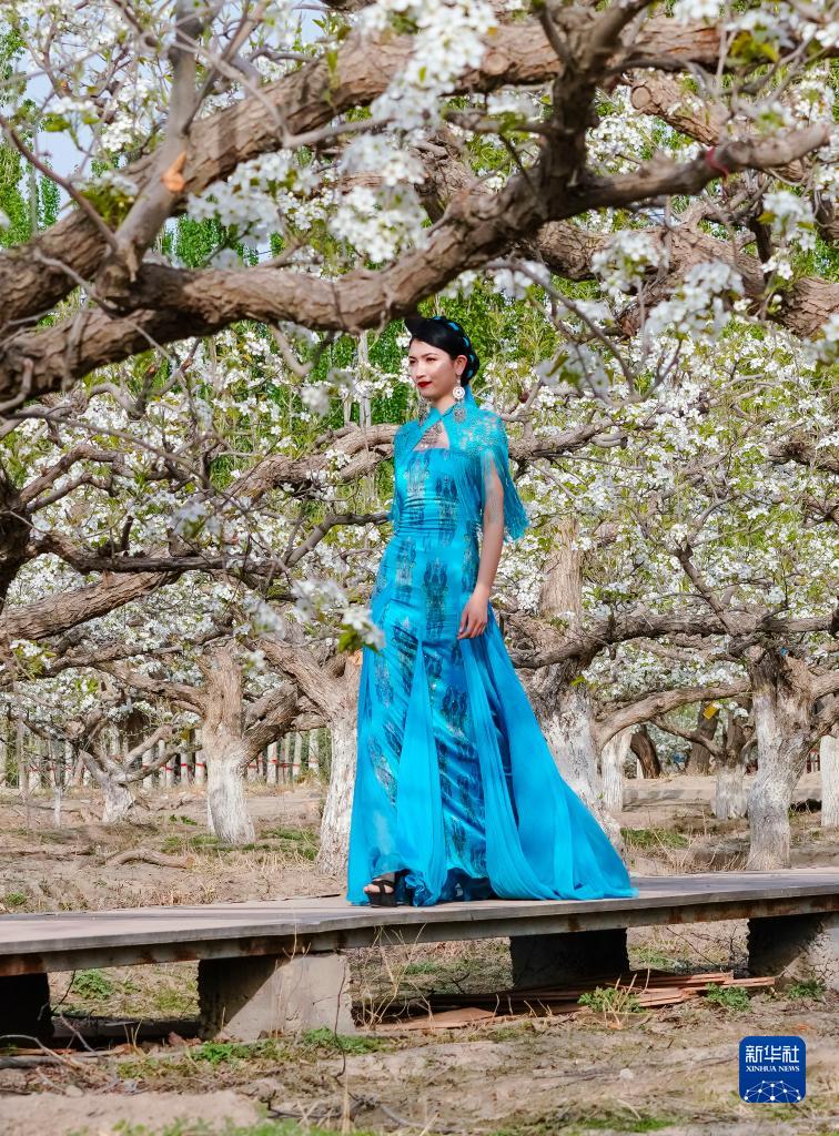 新疆库尔勒：春日时装秀