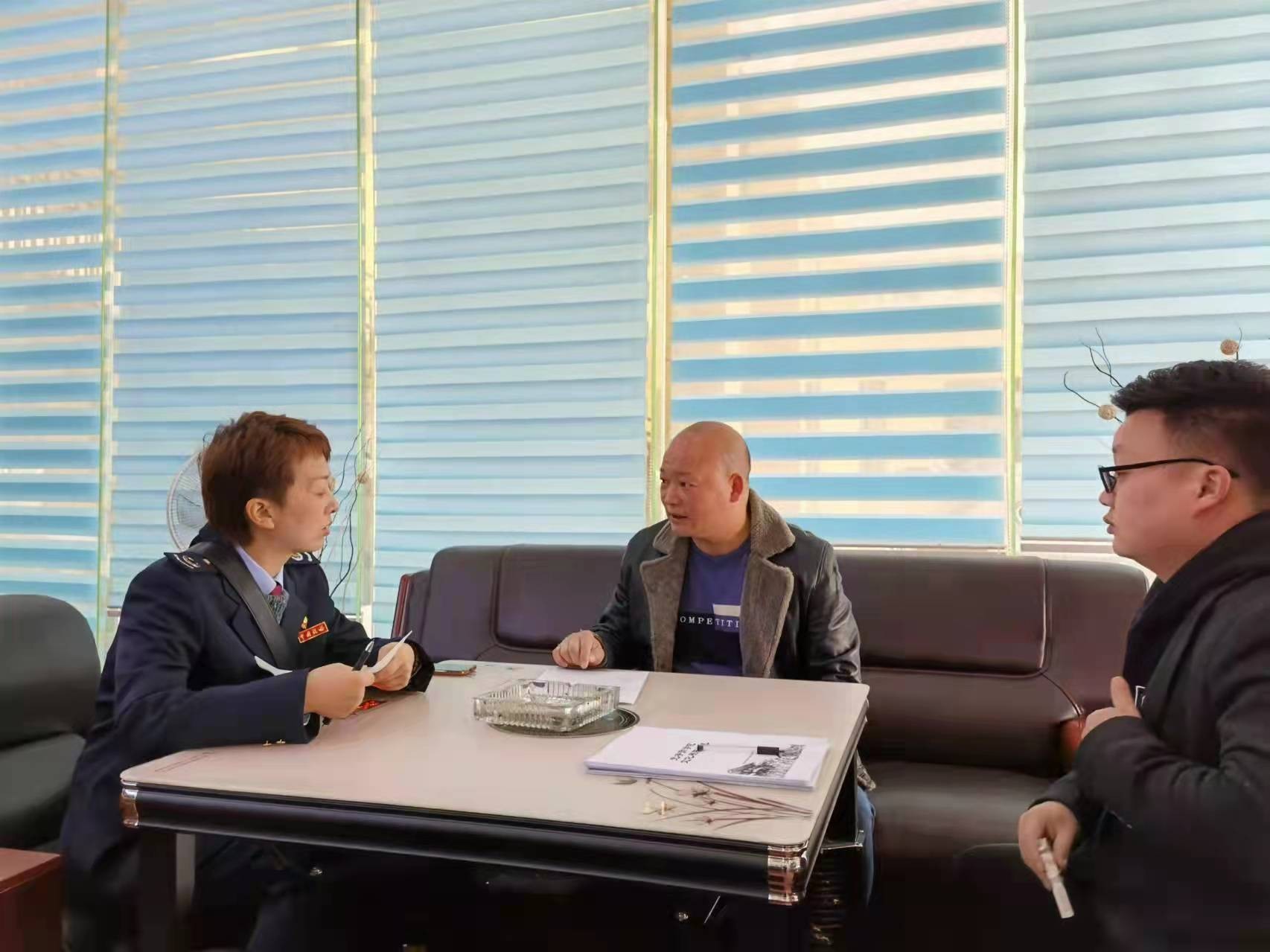 走进企业送政策 贴心服务解难题——碧江区税务局为企业发展添动力