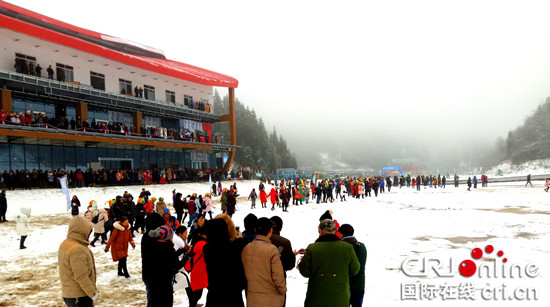 重庆石柱县姊妹滑雪场冰雪体验点燃冬日激情
