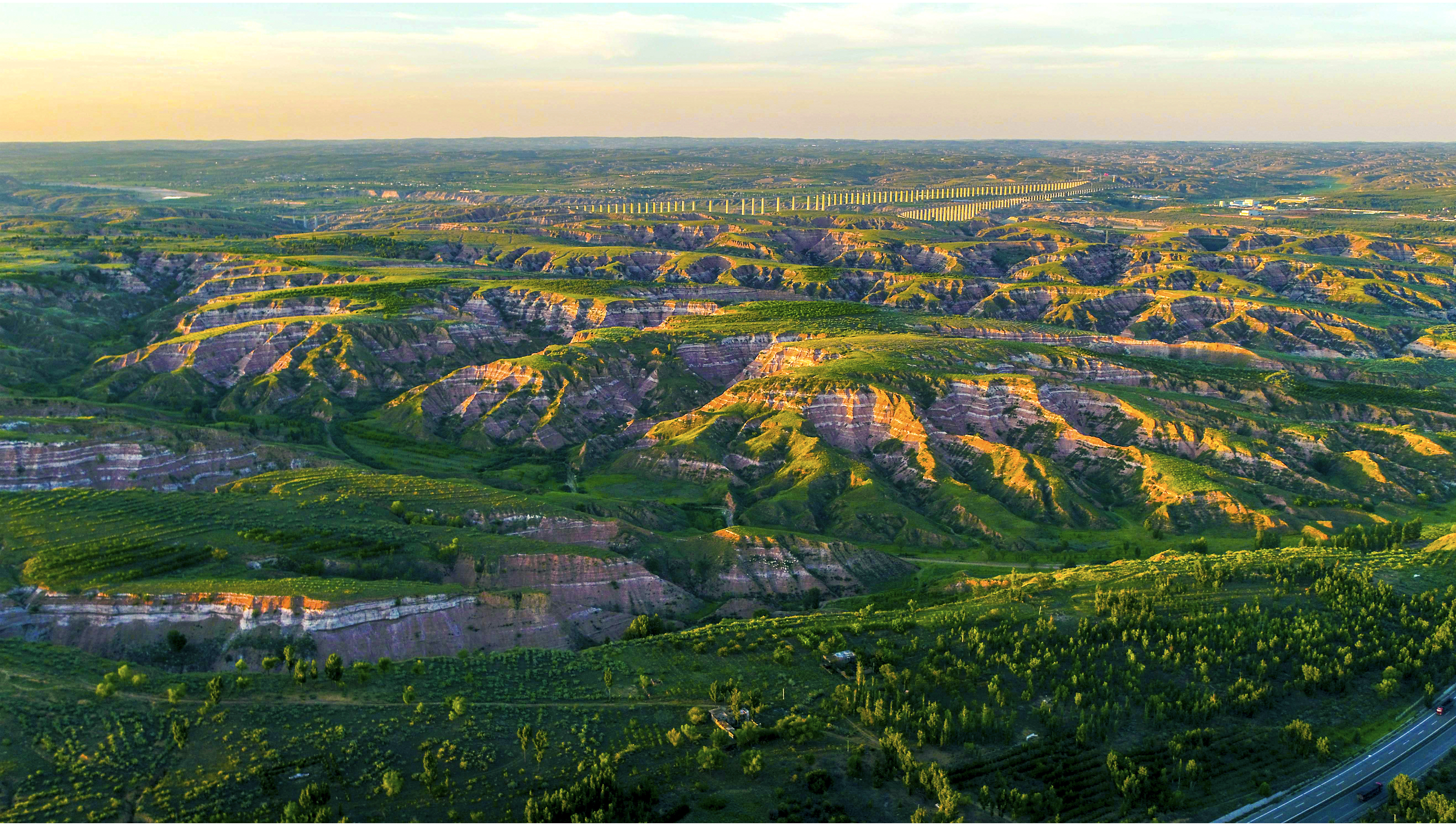 内蒙古准格尔旗：青山多妩媚 绿水绕人间_fororder_14‘砒砂岩地貌 (暖水)——2页