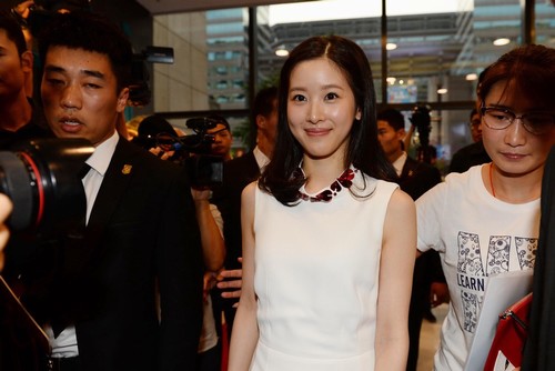 章泽天亲昵唤刘强东“老刘” 自曝掌握家庭财产大权