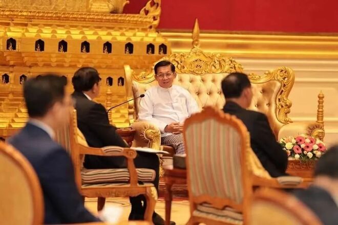 အာဆီယံ ျမန္မာေရးရာ အထူးသံတမန္သစ္သည္ ျမန္မာနုိင္ငံ၌ ခရီးလွည္႔လည္၊ျမန္မာ ႏိုင္ငံေတာ္ စီမံအုပ္ခ်ဳပ္ေရးေကာင္စီ ဥကၠ႒ မင္းေအာင္လိႈင္နွင္႔ ေတြ႔ဆုံ_fororder_7