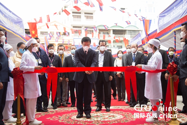 中国援柬埔寨考斯玛中柬友谊医院正式启用_fororder_2