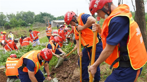 【B】黃岡師範學院全面開展搶險排澇工作
