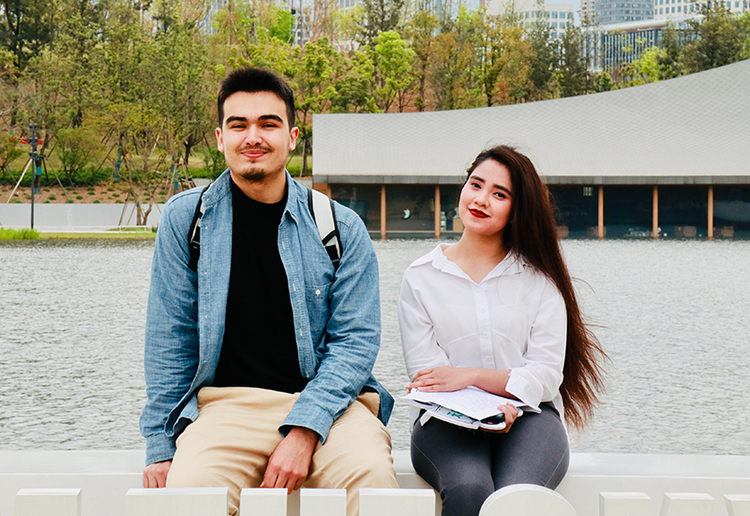 Hi，天府新区！｜“丝路青年”打卡中国公园城市首提地_fororder_<span class=