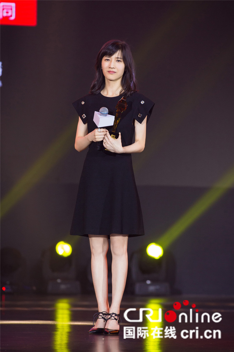 Papi酱首次公开亮相 霸气致谢粉丝获赞一股清流