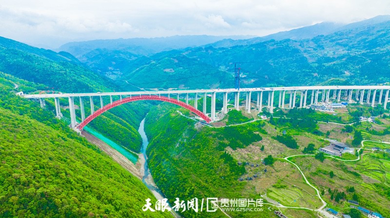 仁遵高速大发渠特大桥主体建成