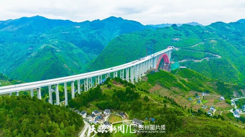 仁遵高速大发渠特大桥主体建成