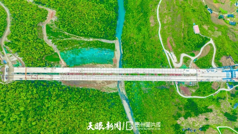 仁遵高速大发渠特大桥主体建成