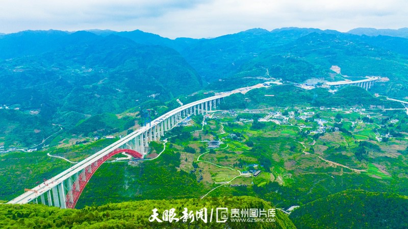 仁遵高速大发渠特大桥主体建成