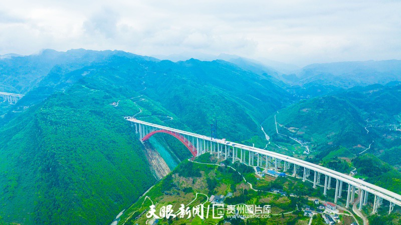 仁遵高速大发渠特大桥主体建成