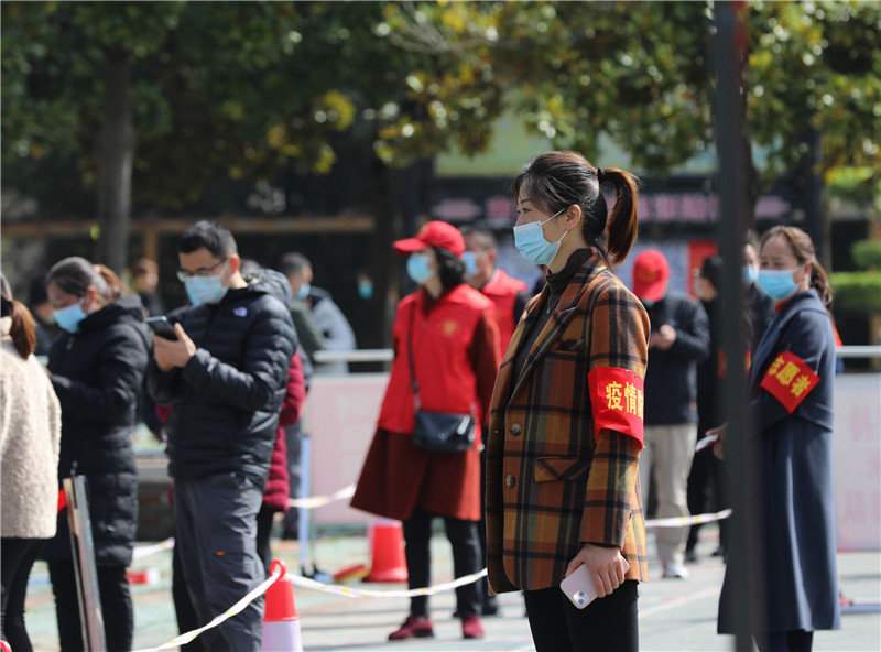 信陽平橋:致敬抗疫一線的最美身影_fororder_米潔 攝 (3)