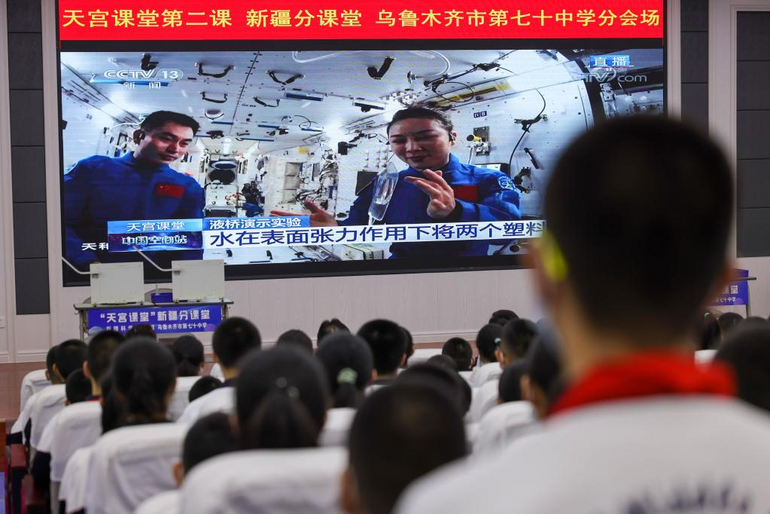 Çinli taykonotlar uzaydan canlı yayınla ders veriyor
