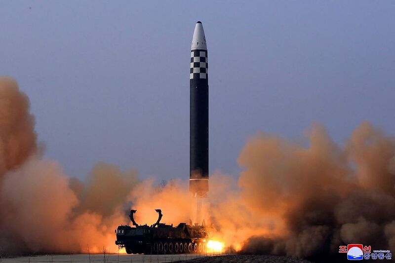Kim Jong Un atoa amri ya kurusha kwa majaribio aina mpya ya kombora lenye masafa ya kusafiri kati ya mabara Hwasongpho-17_fororder_5