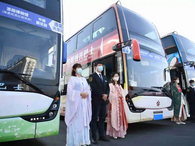 Luoyang Launches Double-decker Sightseeing Bus