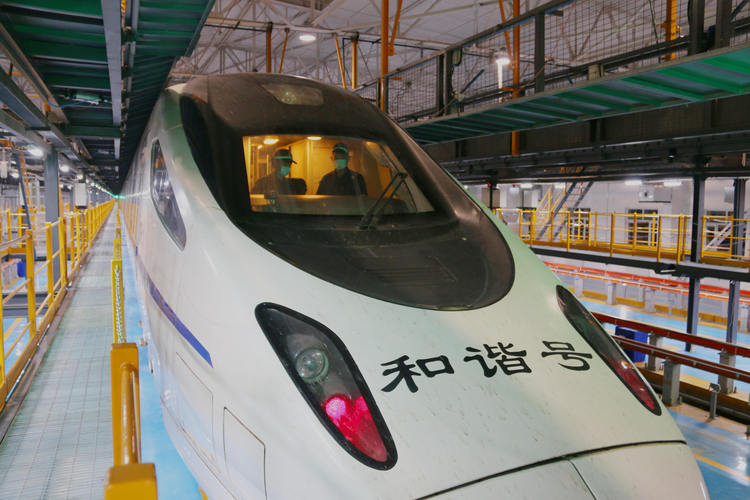 B【黑龙江】高铁列车“神经科医生”为乘客安全保驾护航