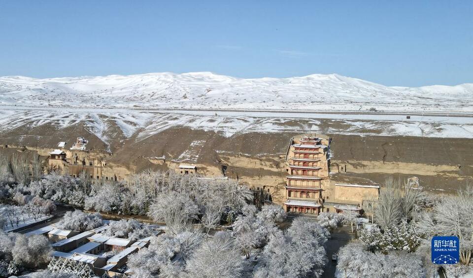 【焦點圖輪播+移動輪播+文旅圖文列表】莫高窟春雪