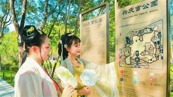 第28届兴庆宫郁金香、牡丹春季花卉展启幕_fororder_图片3