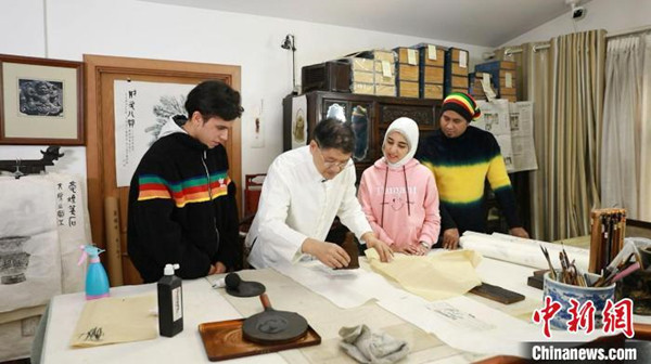 Taiyuan Craftsman Passes Down Stone Rubbing Technique_fororder_4