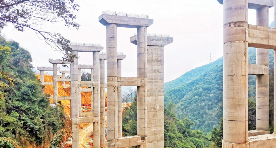 宁古高速半岭大桥桥梁桥墩完成施工