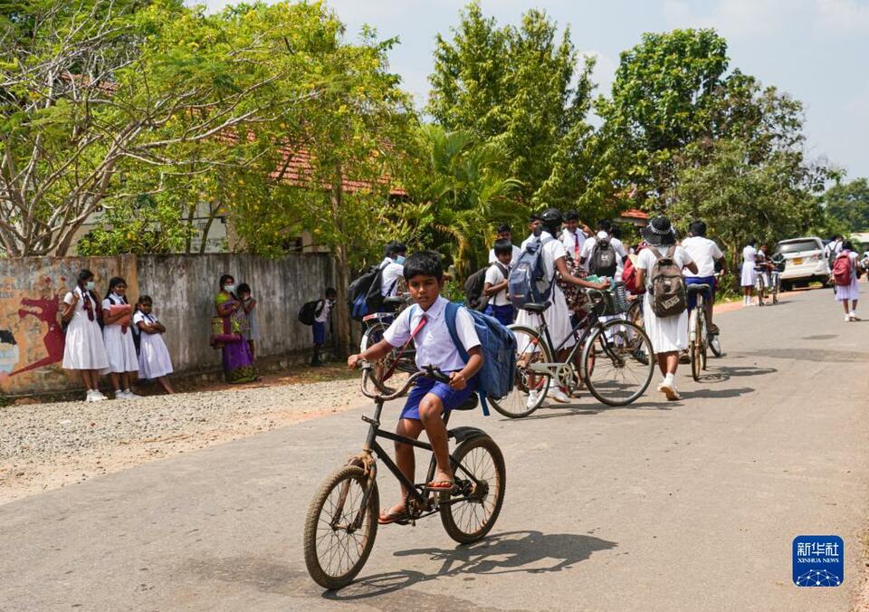 通訊：“撫平”鄉道帶來幸福感——記中企在斯裡蘭卡北部地區助力升級鄉村路