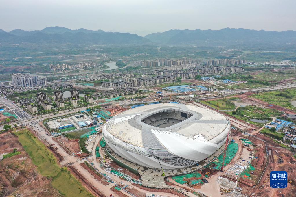 重庆龙兴足球场进入金属屋面及幕墙装饰装修施工收尾阶段