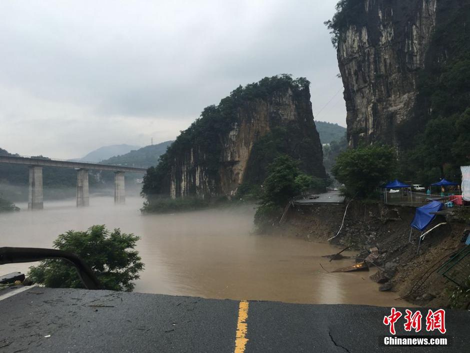四川叙永遭遇58年来最大洪水 多处道路中断