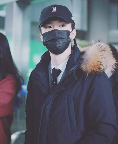 范丞丞全副武装现身机场 粉丝调侃裹成什么样都能认出来