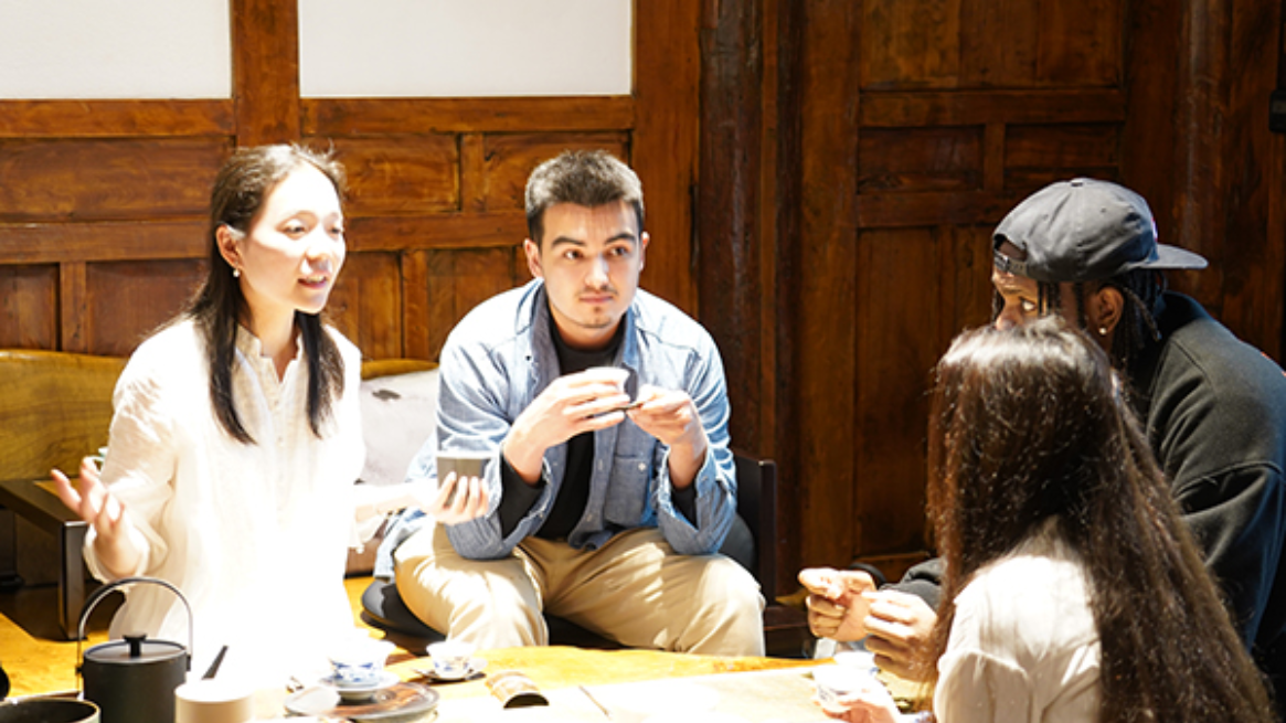 Hi, Tianfu New Area! ｜Silk Road Youths Enter the Tianfu International Conference Center to Explore the New Landmark of the Park City