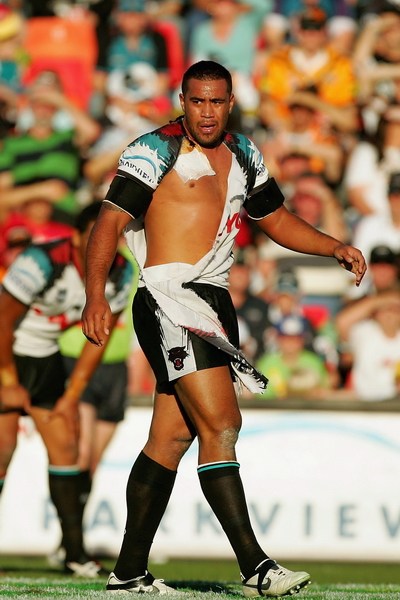 橄榄球员球衣经常被撕破