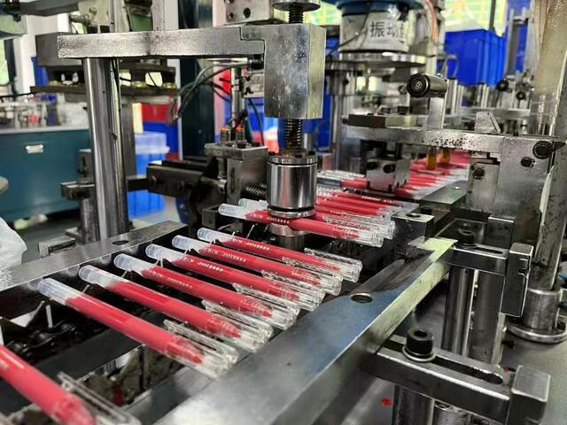 数字工厂助力精益生产 杭州桐庐传统制笔企业链上“开花”_fororder_微信图片_20220331183725